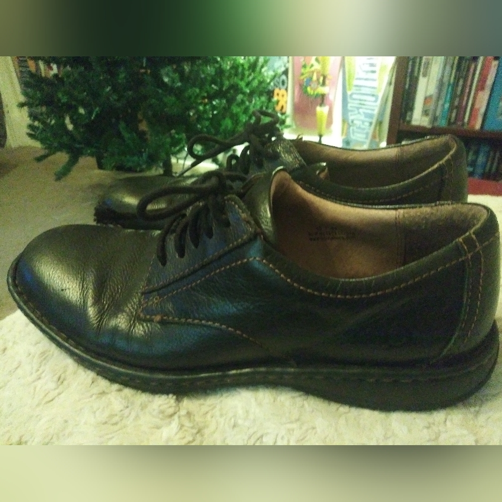 BORN low top lace up leather oxfords